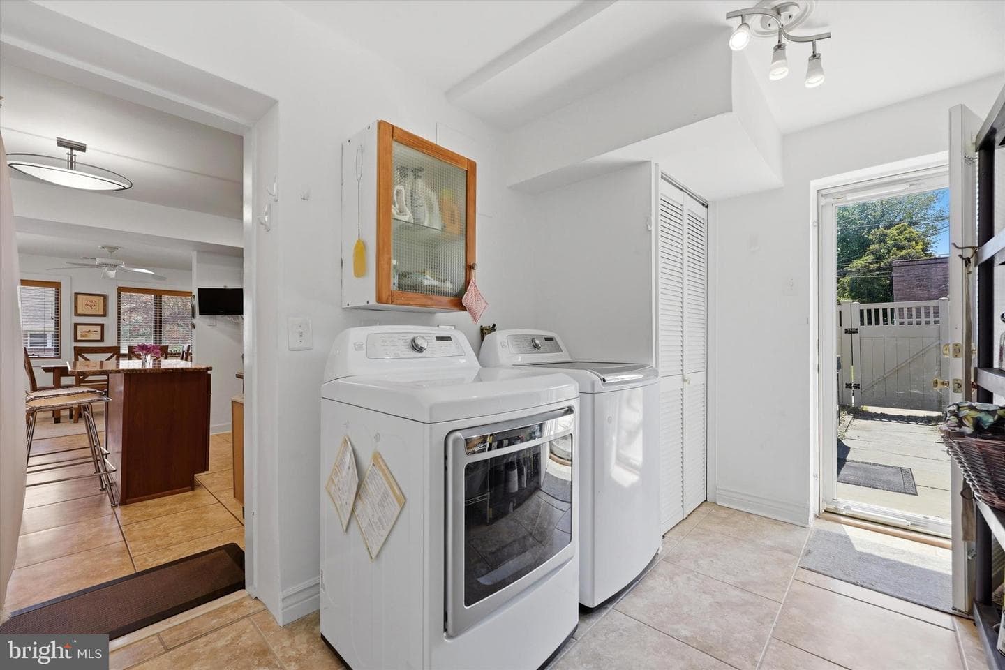 6944 Pawling Street photo 12
