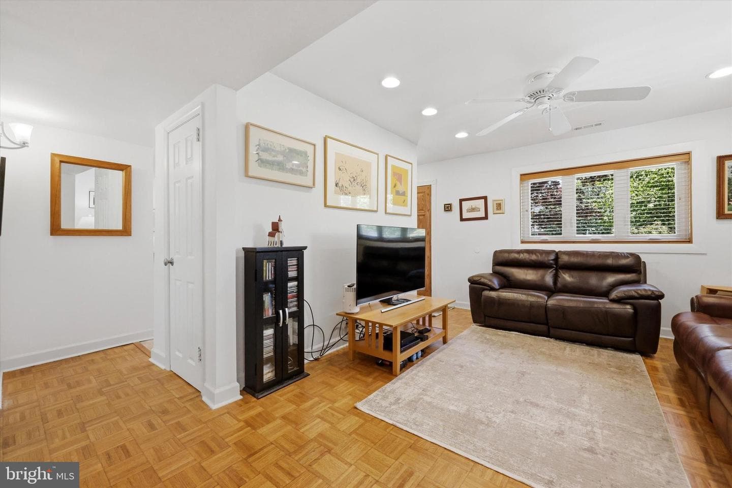 6944 Pawling Street photo 2