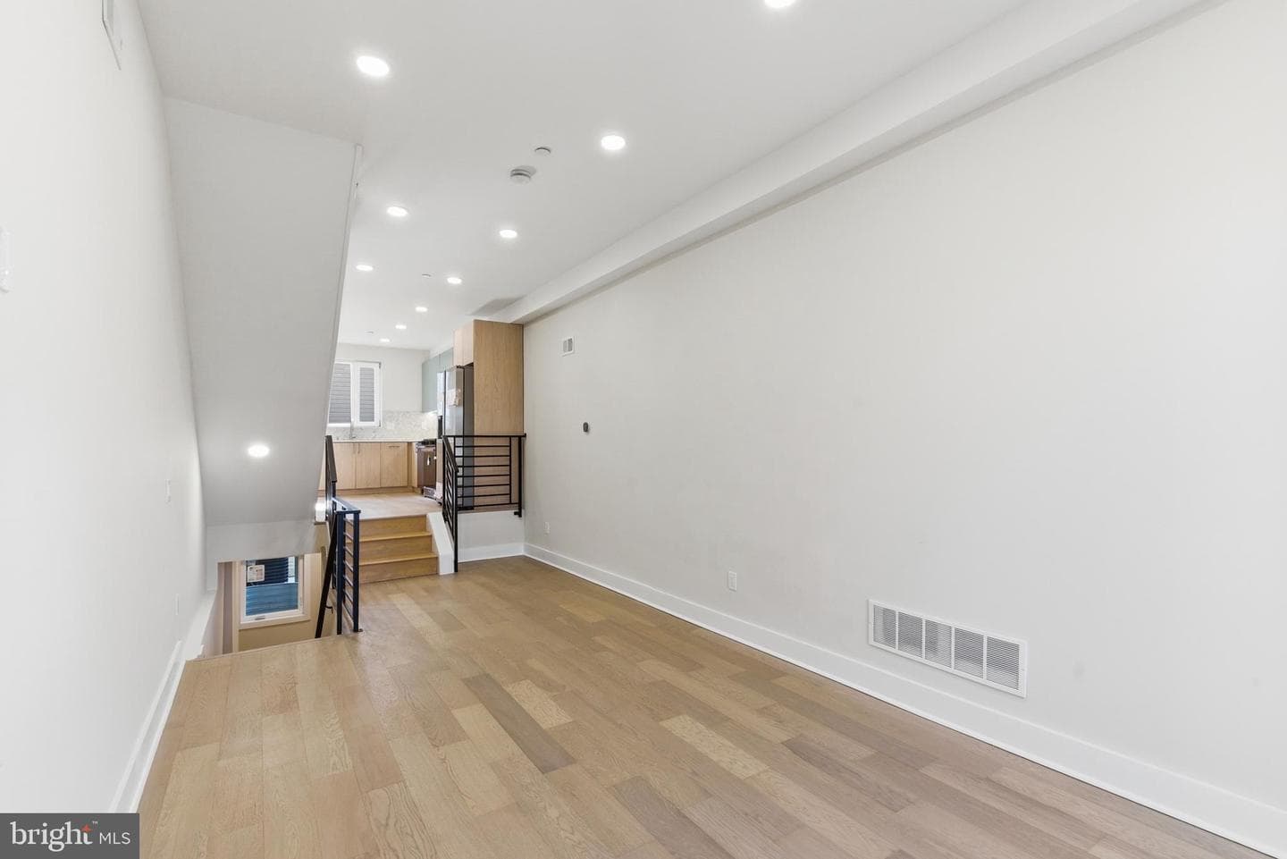 2440 E Harold Street photo 9