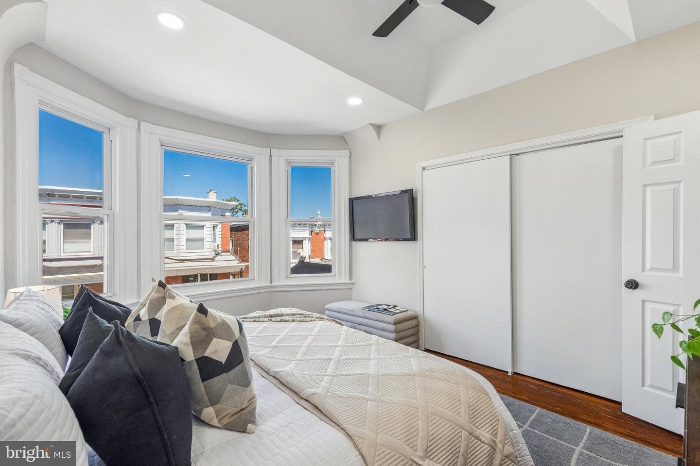 6122 Ross Street photo 14