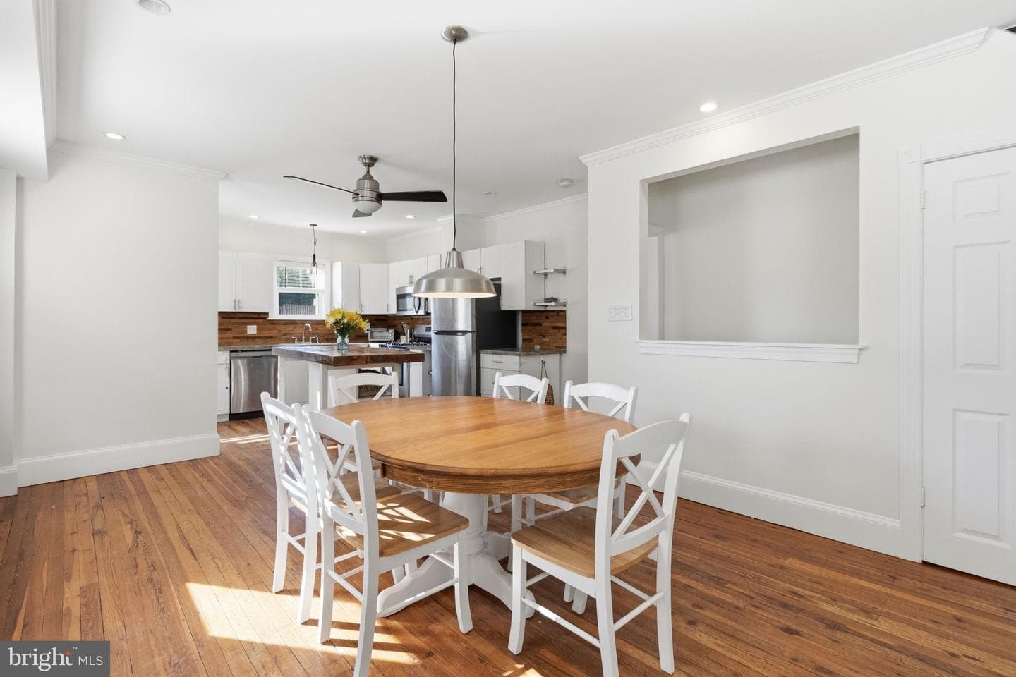 8128 Hennig Street photo 11