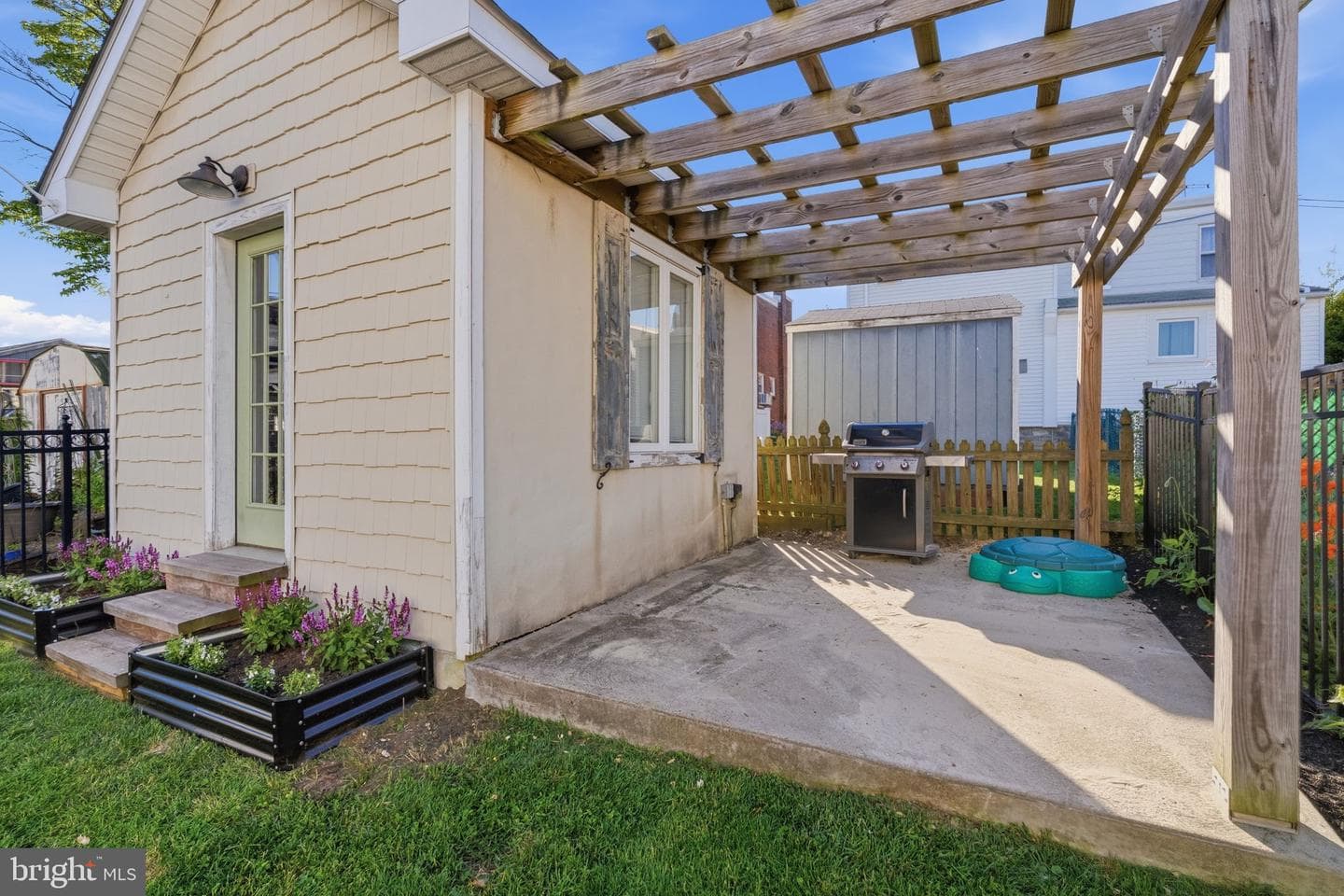 8128 Hennig Street photo 33