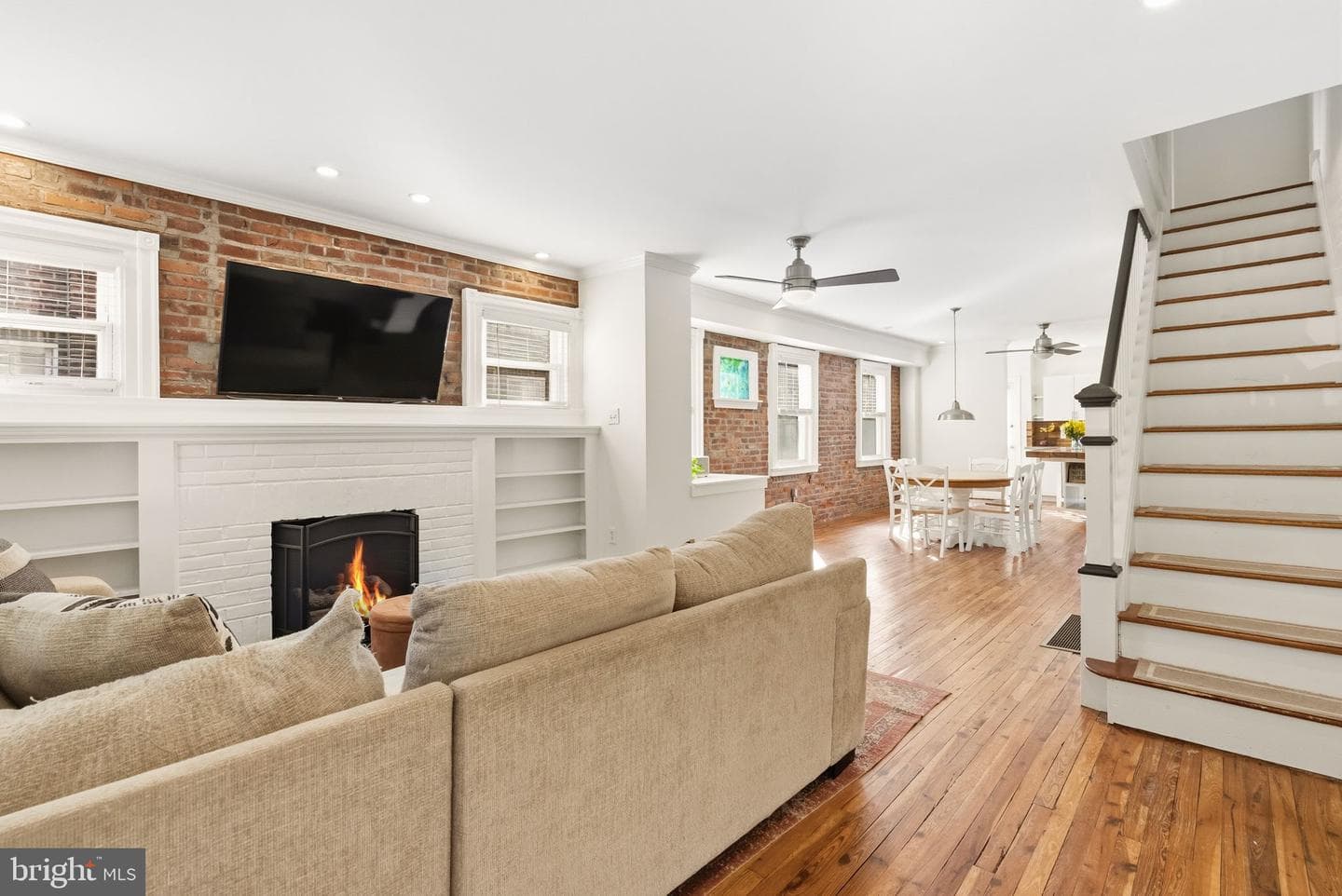 8128 Hennig Street photo 6