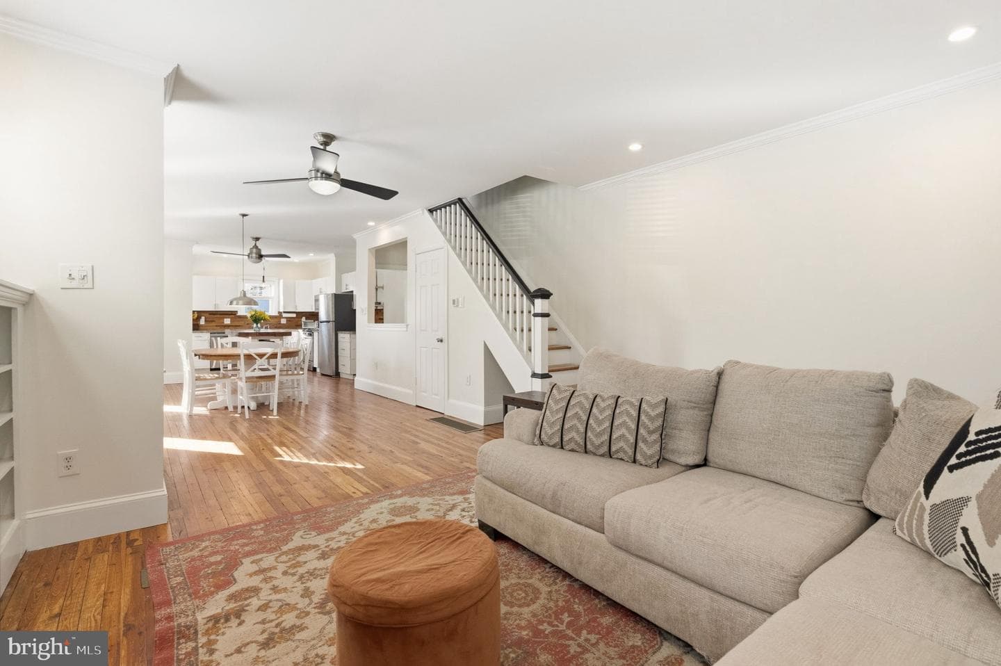 8128 Hennig Street photo 9
