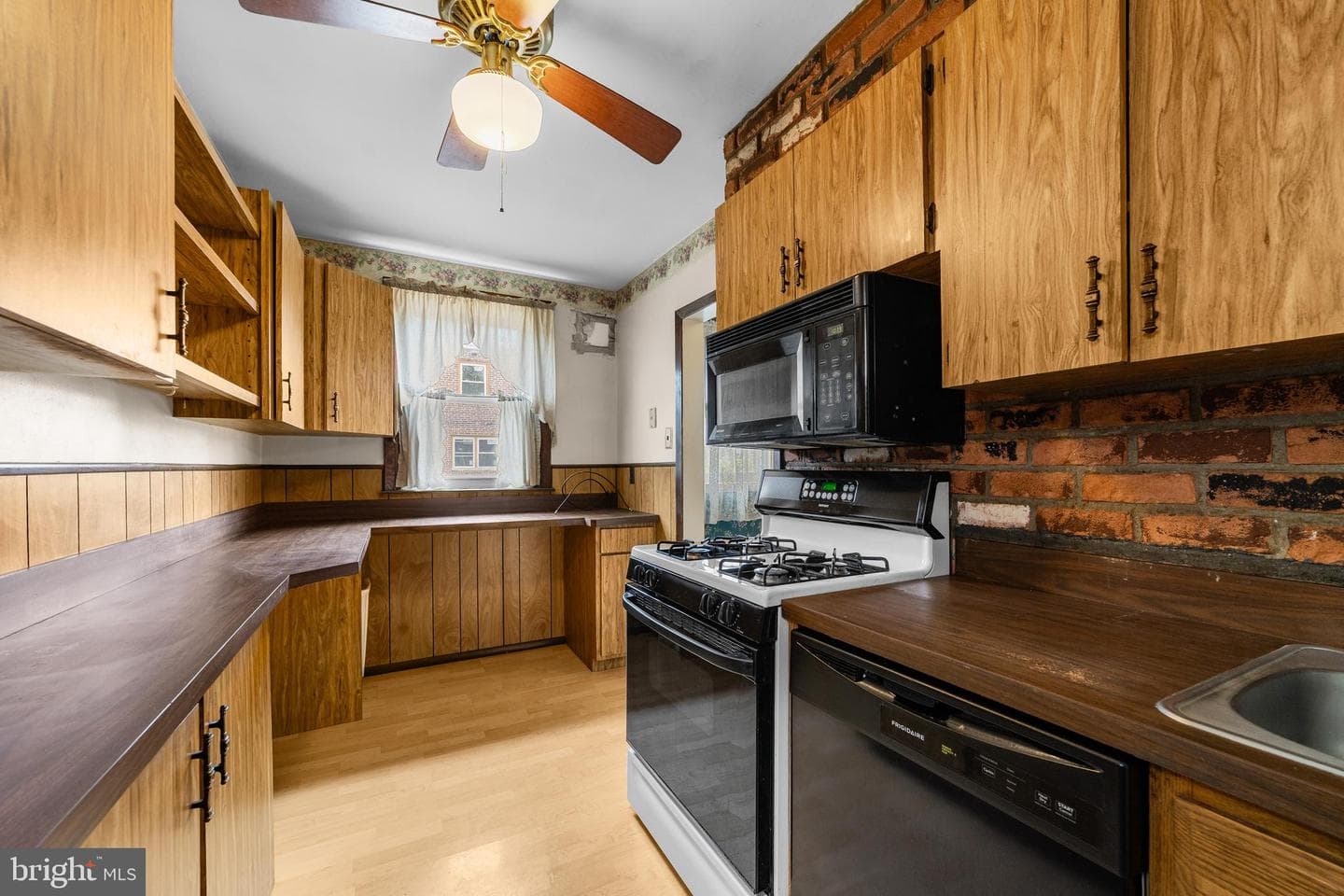 1845 Stanwood Street photo 10