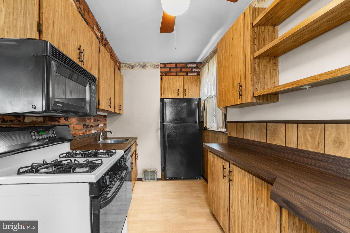 1845 Stanwood Street photo 8