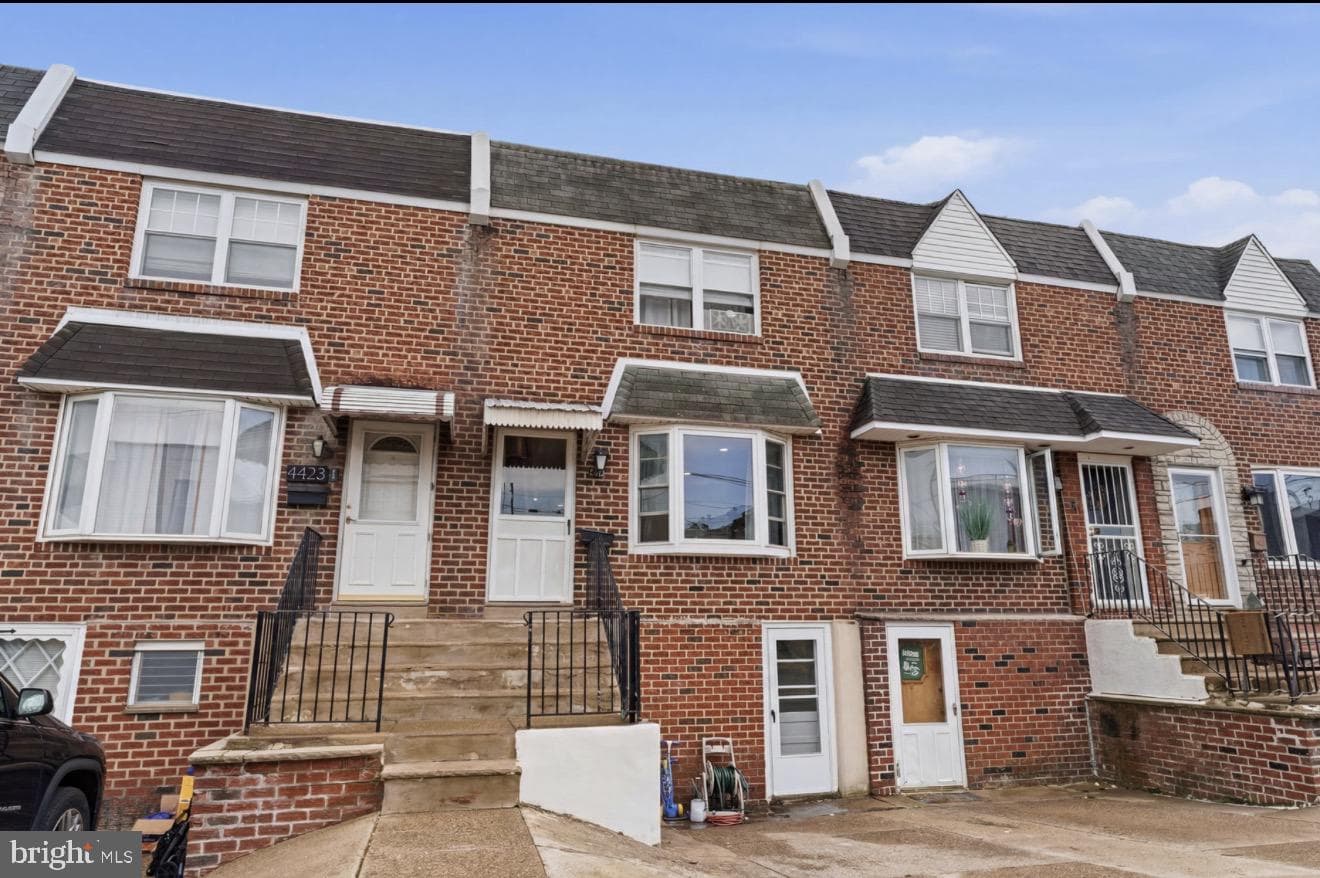 4421 E Allen Street photo 2