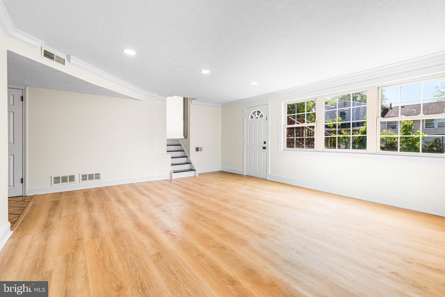 468 Woodhaven Plaza photo 3