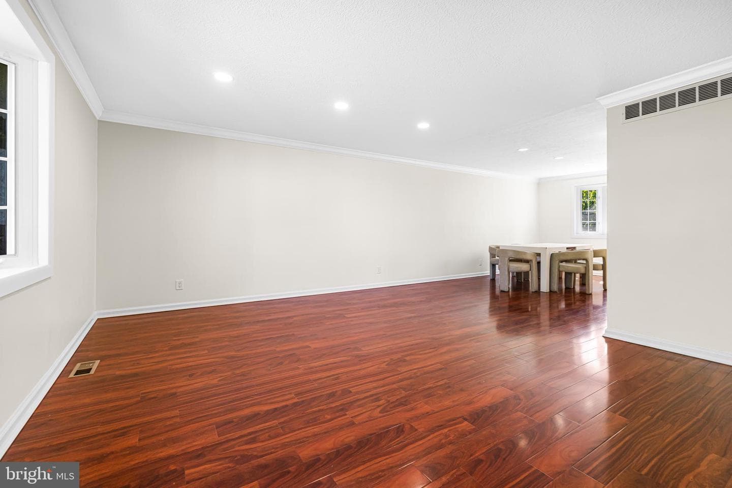 468 Woodhaven Plaza photo 8