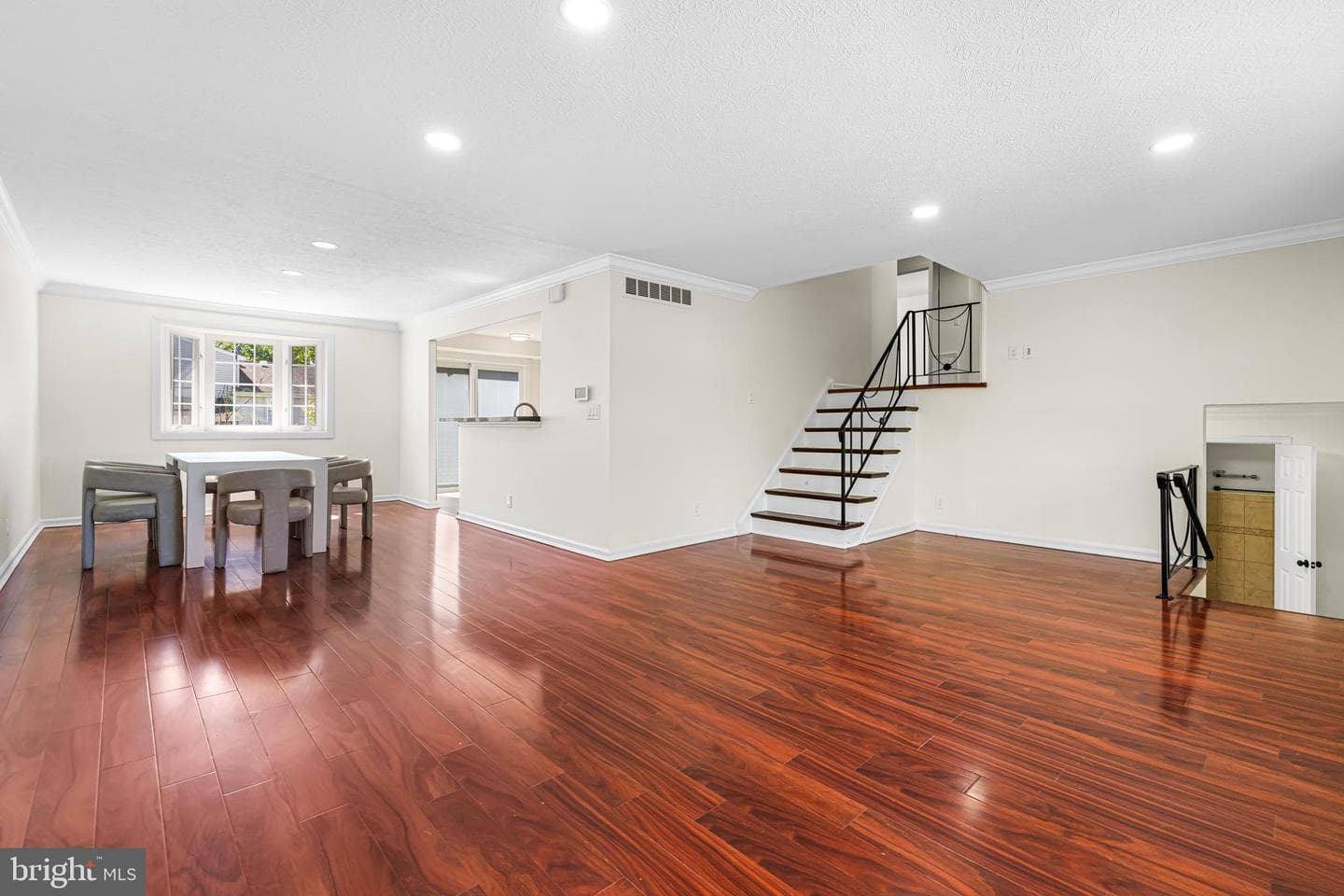 468 Woodhaven Plaza photo 9