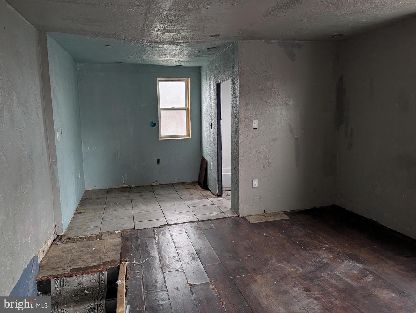 749 S Cecil Street photo 4