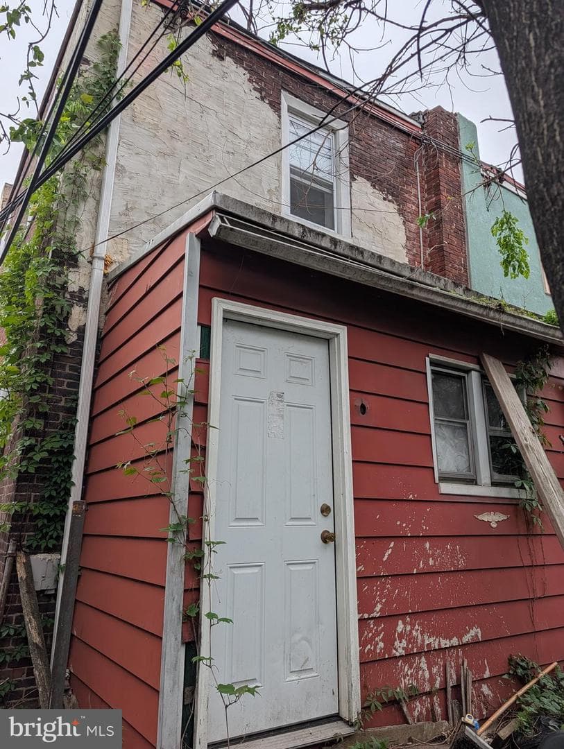 749 S Cecil Street photo 8
