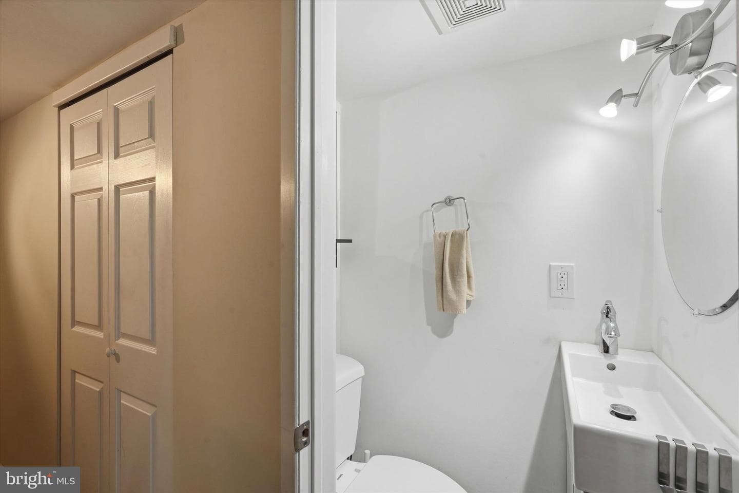 215 Earp Street photo 22