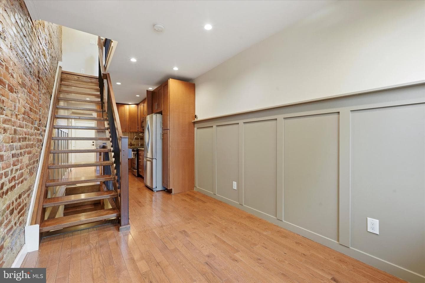 215 Earp Street photo 3