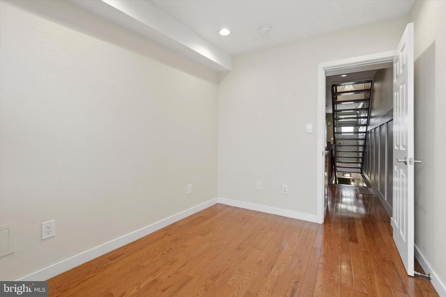 215 Earp Street photo 9
