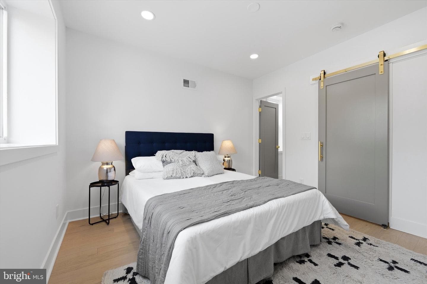 726 Morris Street photo 32
