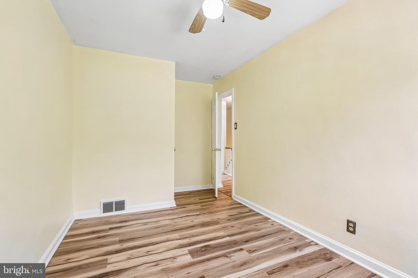 5836 Newtown Avenue photo 17