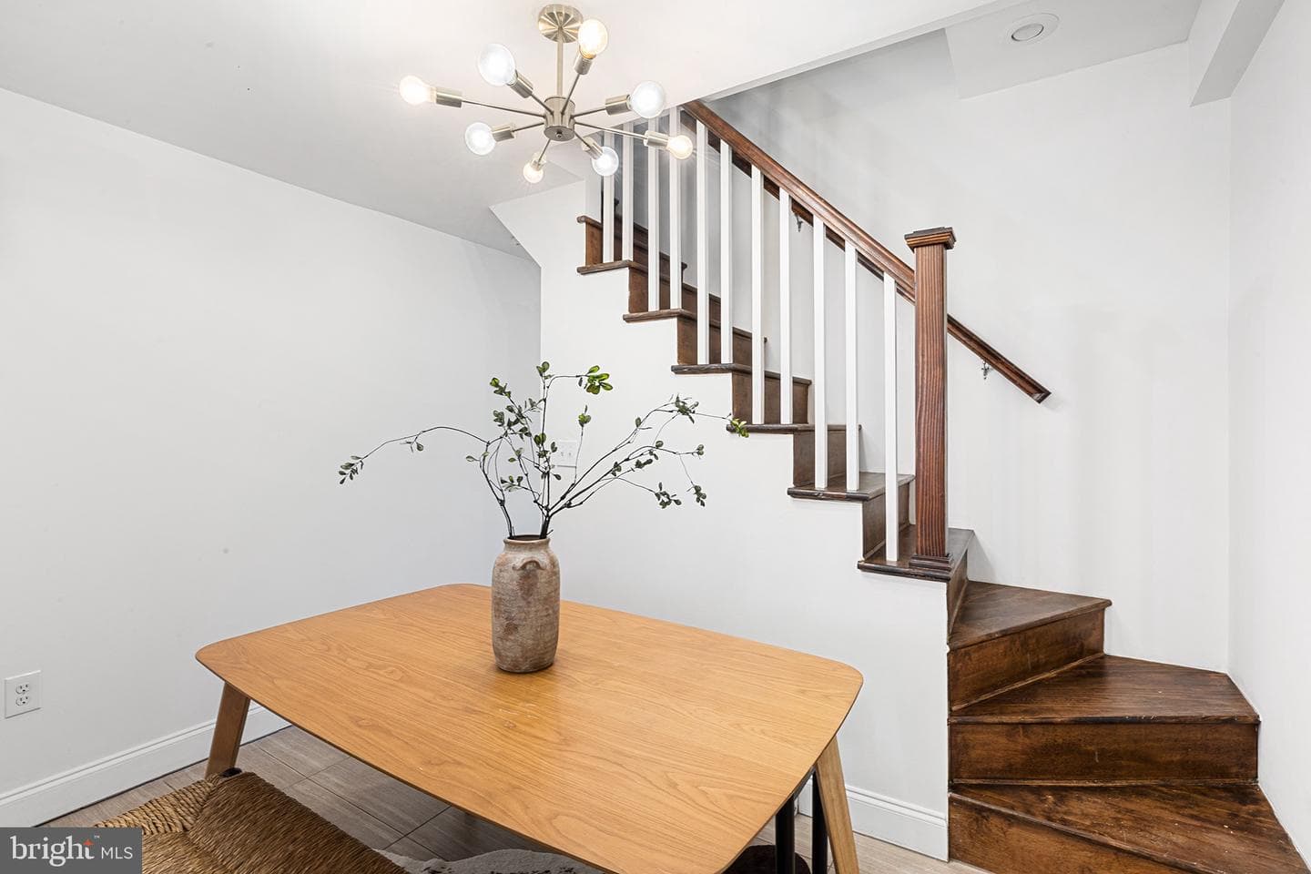 621 E Flora Street photo 6