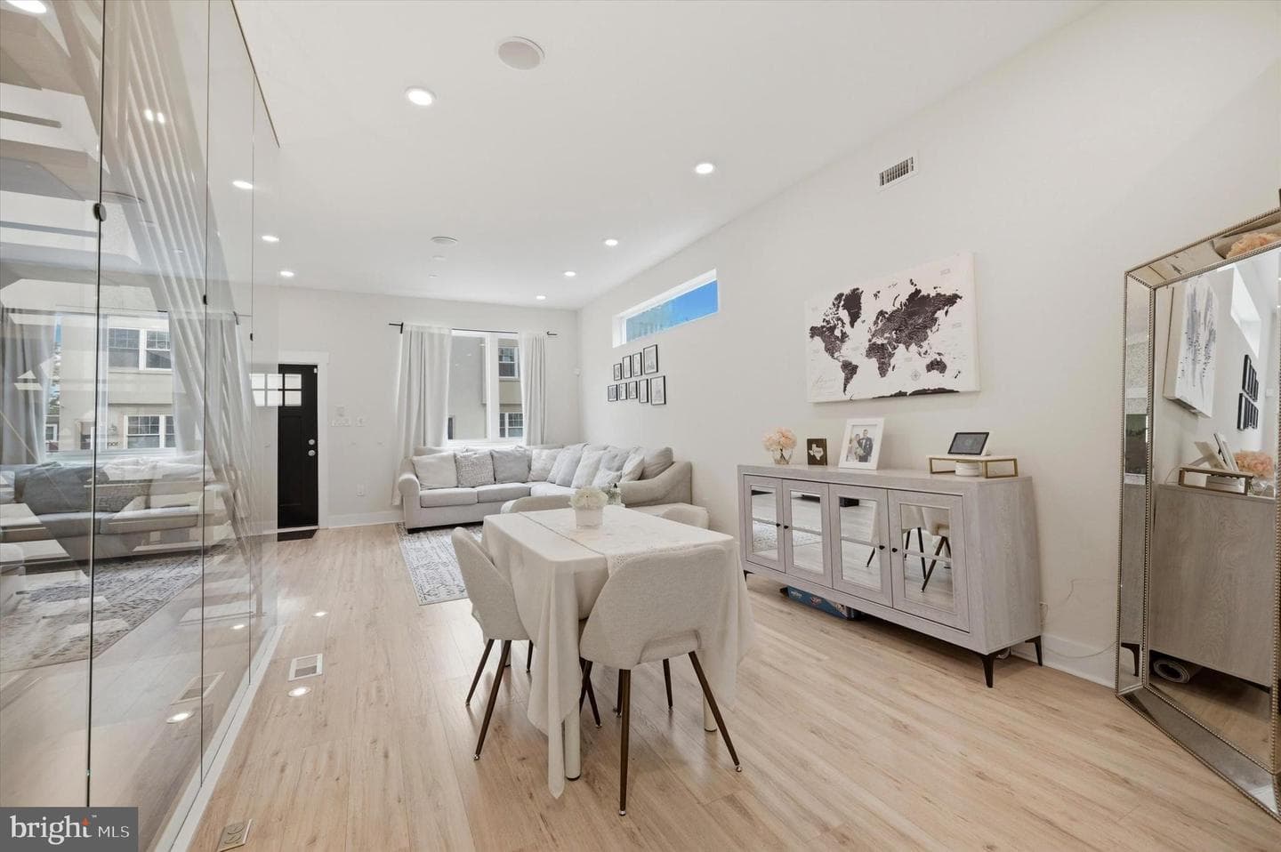 101 E Phil Ellena Street photo 4
