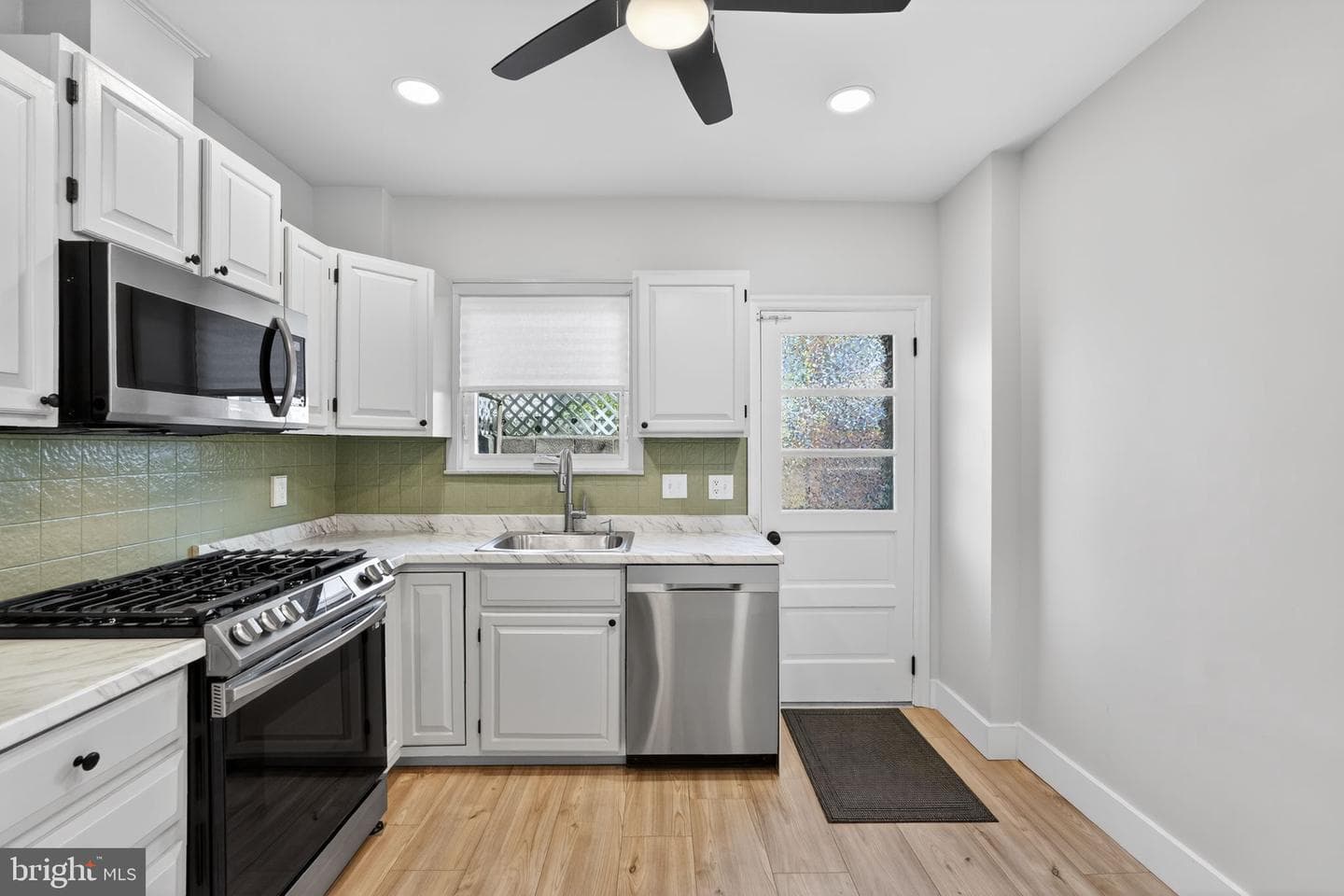 2537 S Chadwick Street photo 6