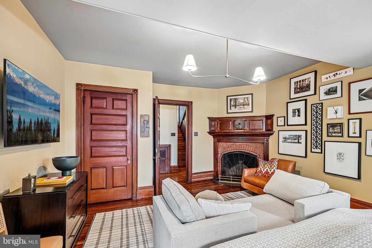 51 E Penn Street photo 42