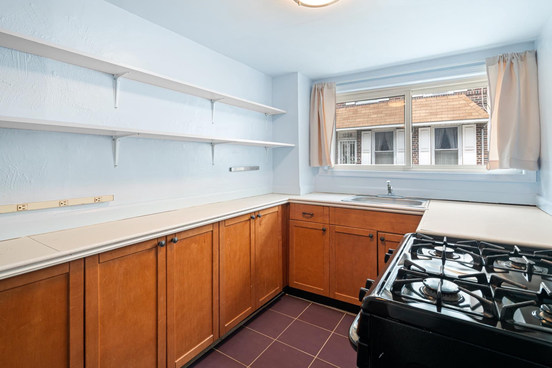 1227 S Iseminger Street photo 6