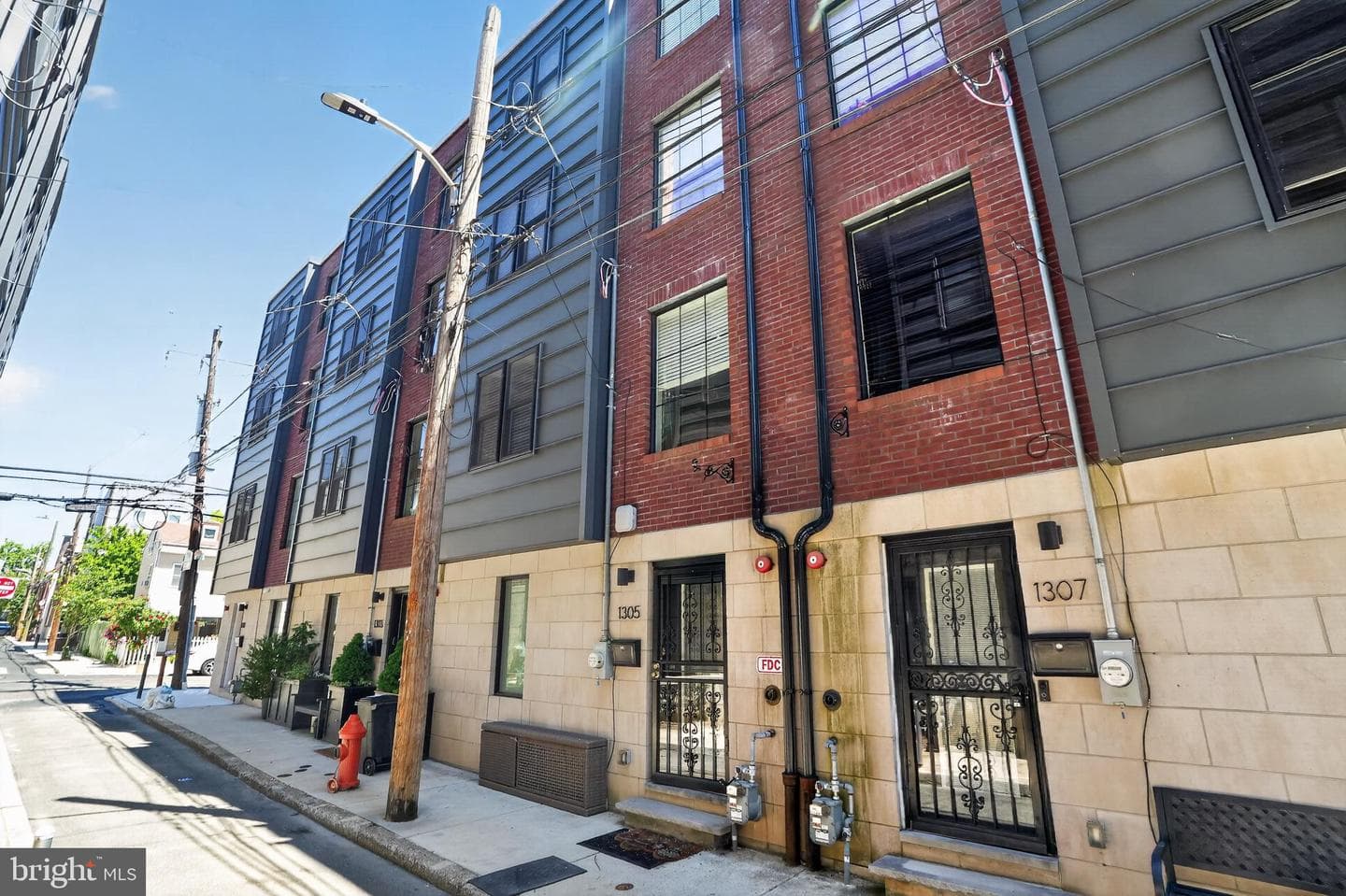 1305 S Hancock Street photo 4