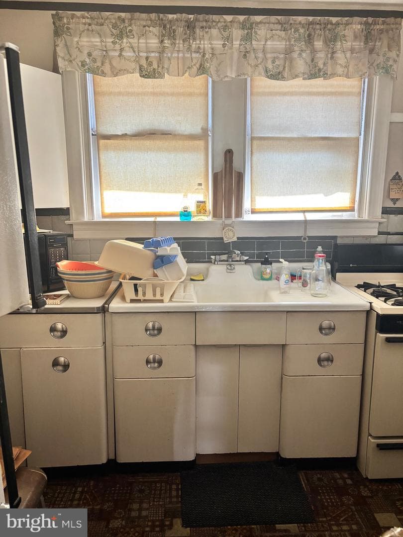 4141 Markland Street photo 4