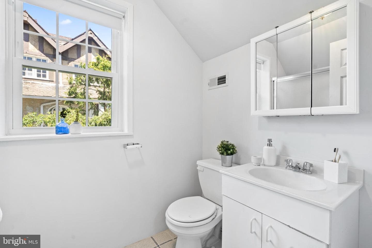 3226 W Penn Street photo 27
