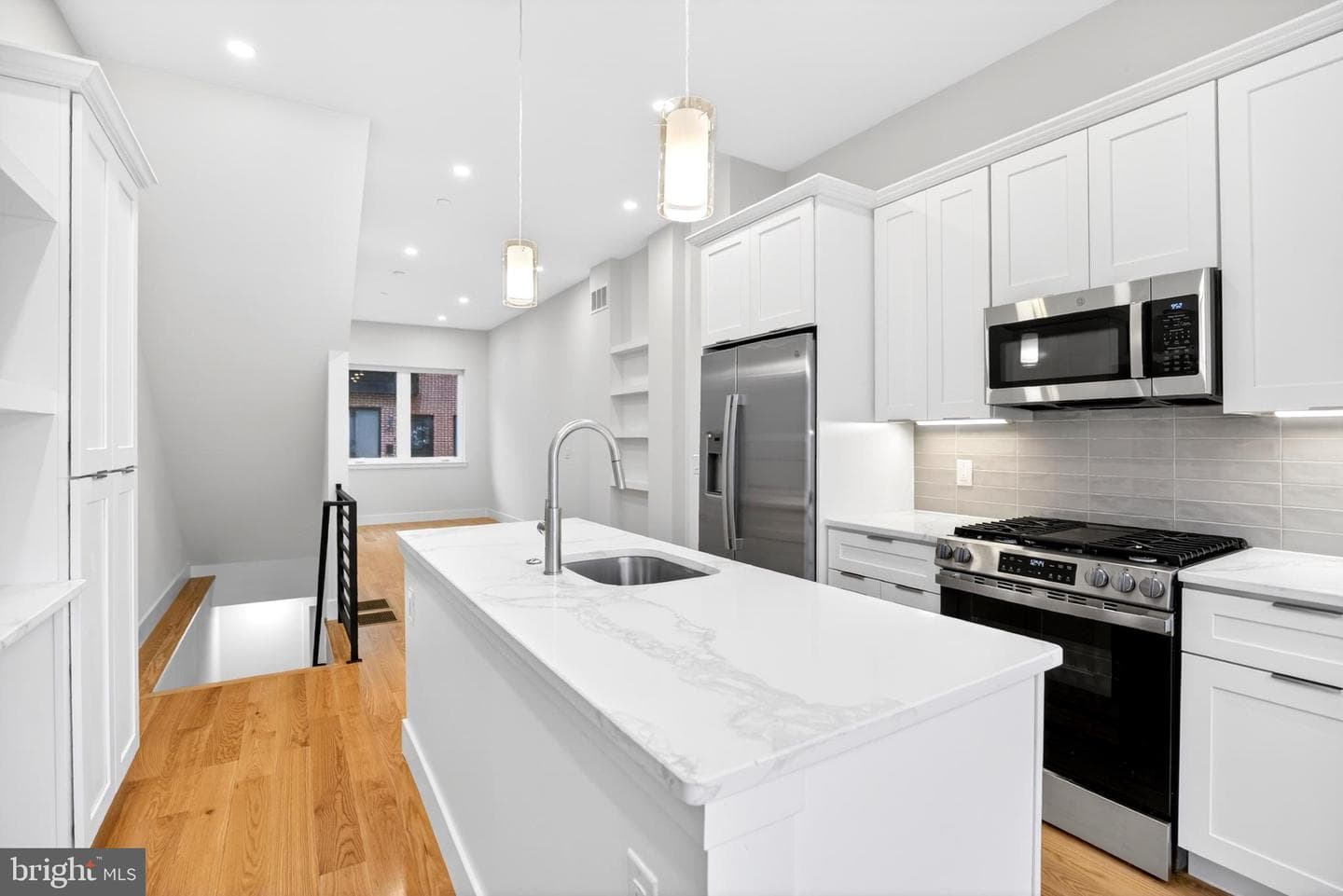525 Sigel Street photo 4
