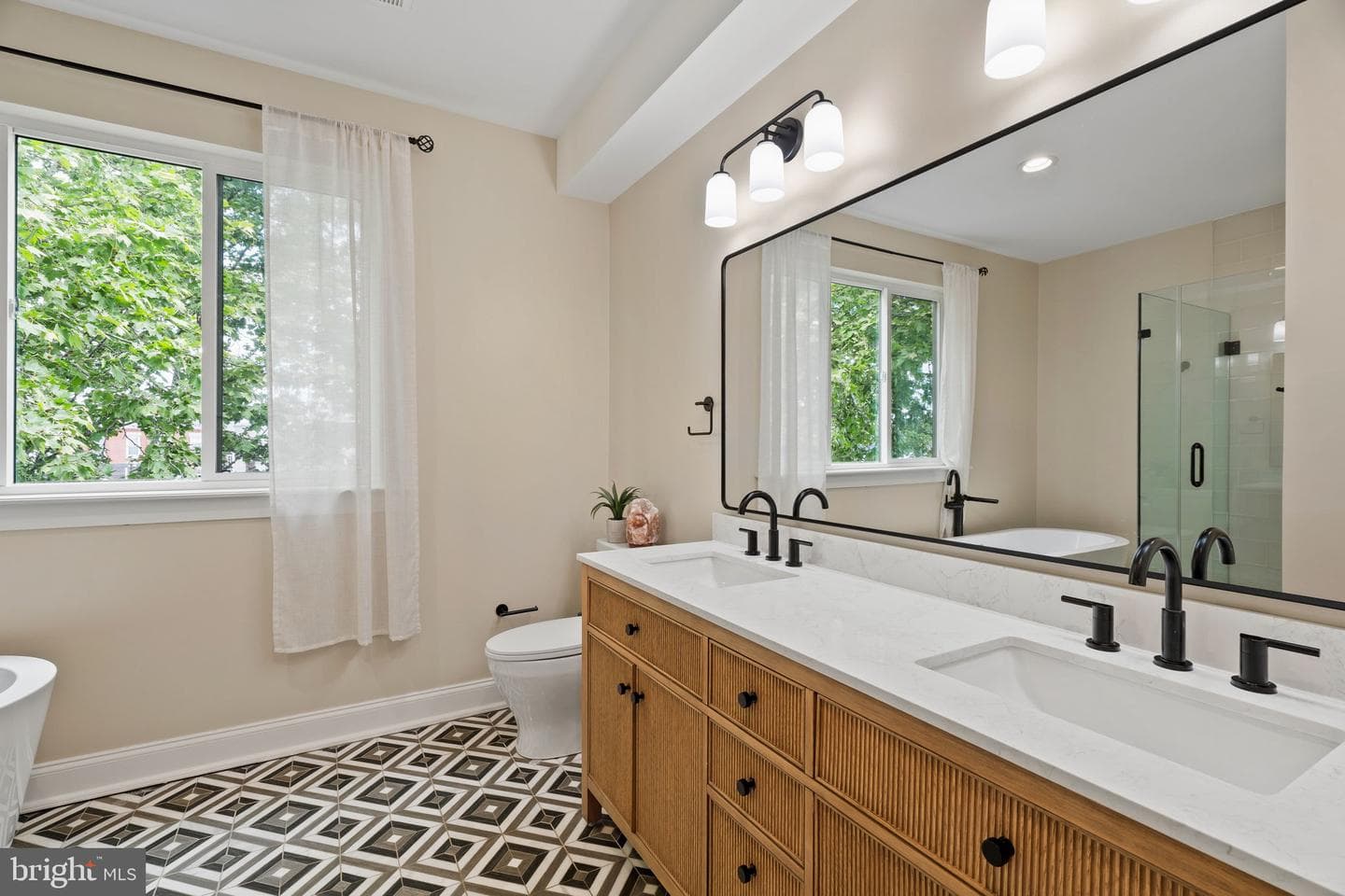 2932 Nicholas Street photo 32