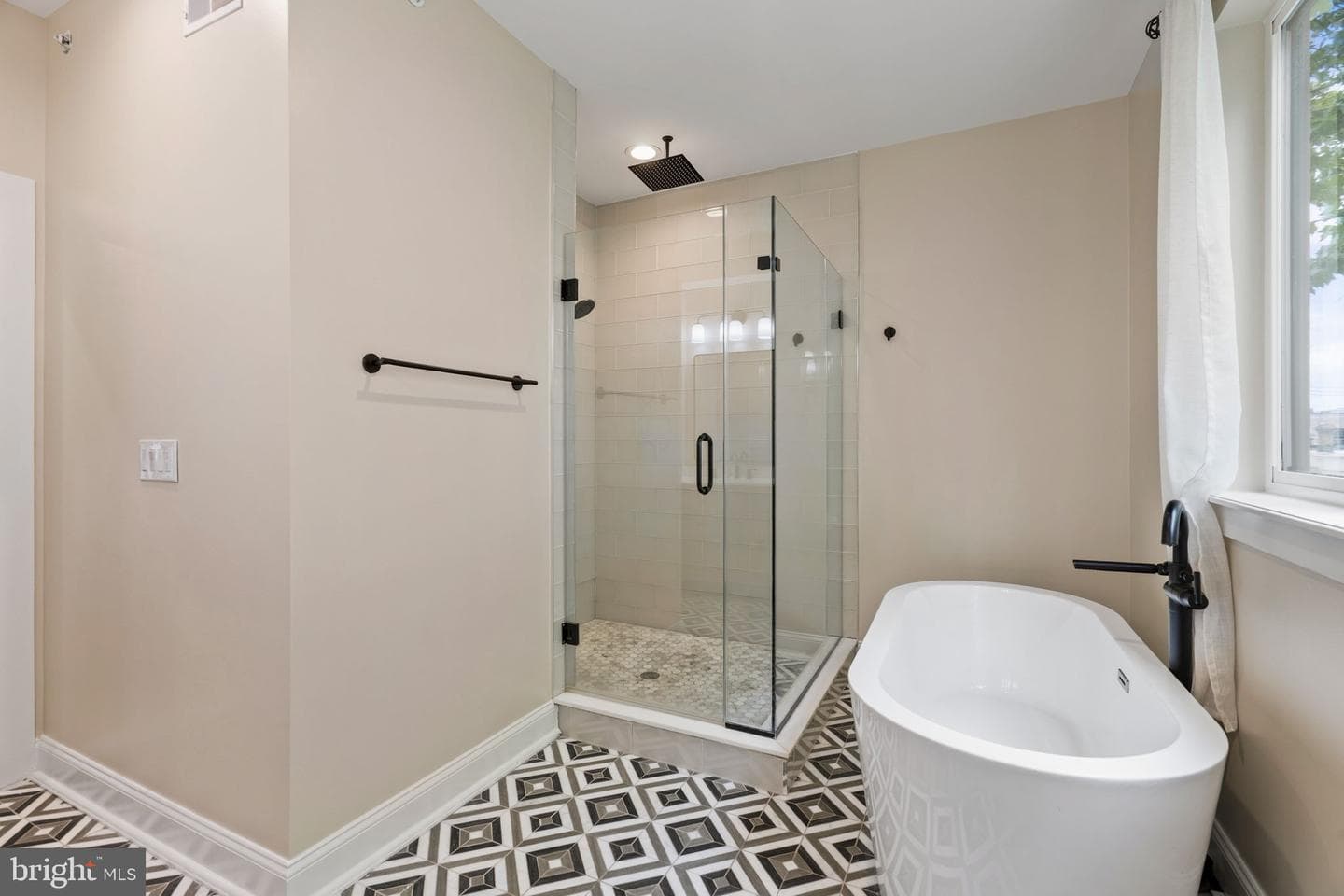 2932 Nicholas Street photo 34