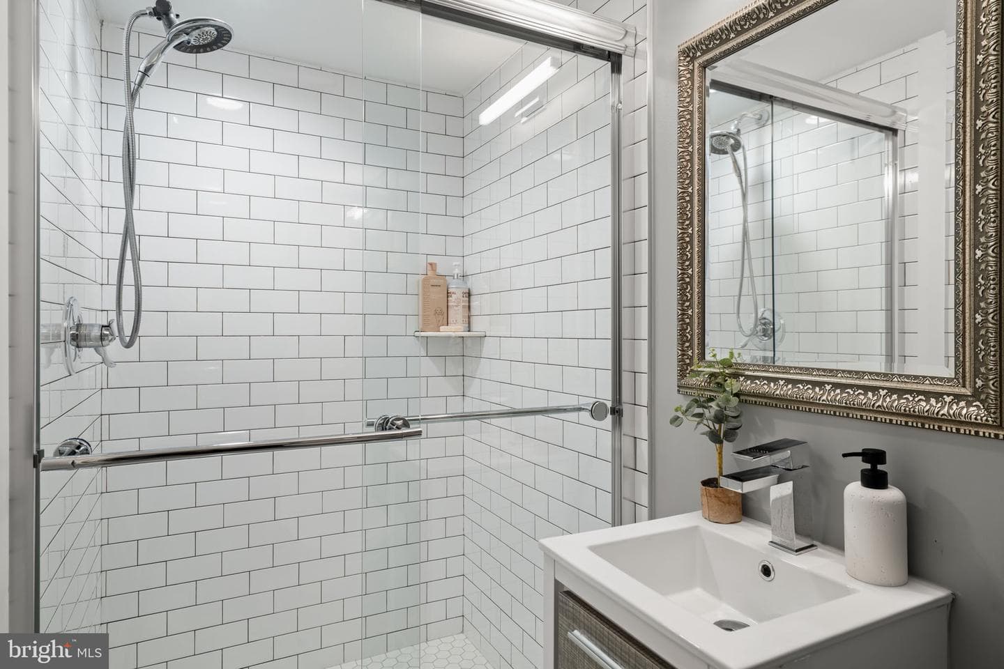 2932 Nicholas Street photo 57
