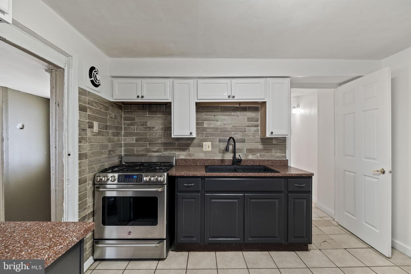 7339 Dorcas Street photo 13