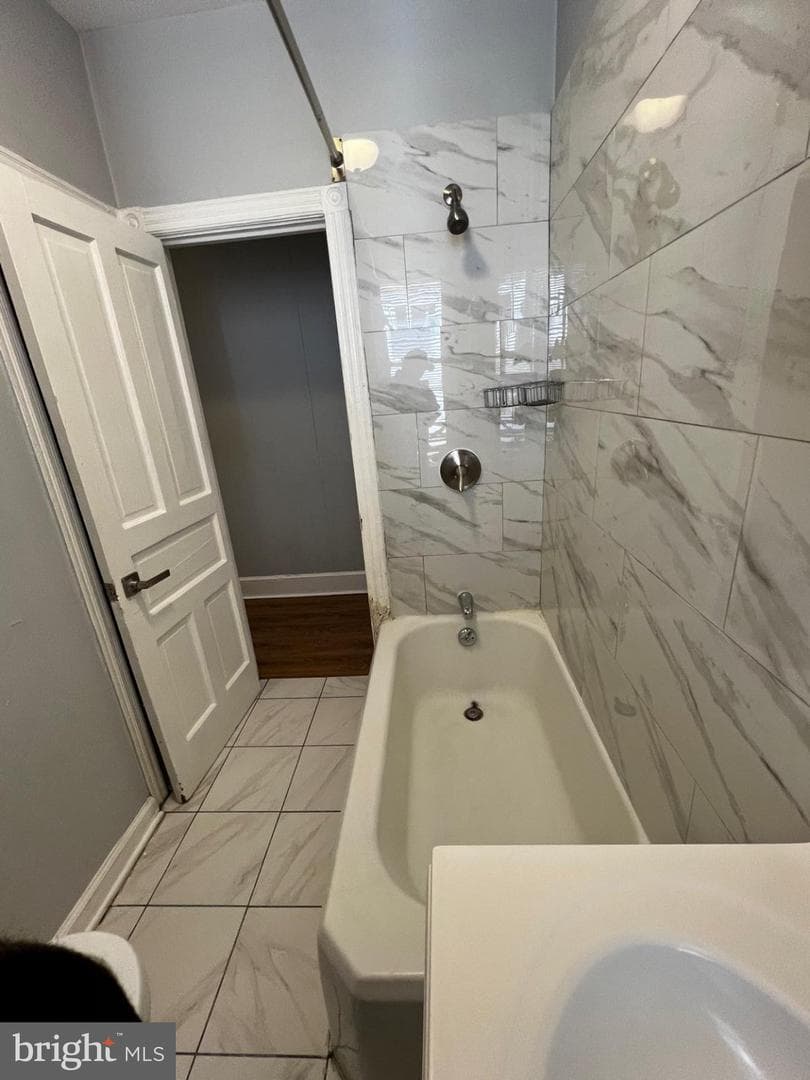 4812 Oxford Avenue photo 9