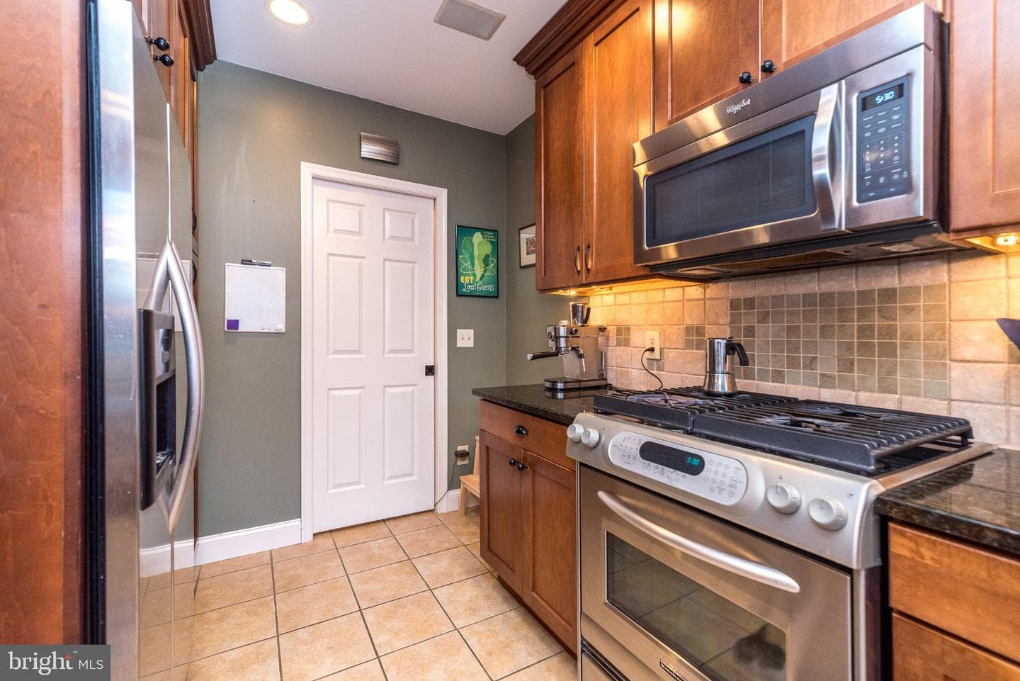 649 Hermitage Street photo 16