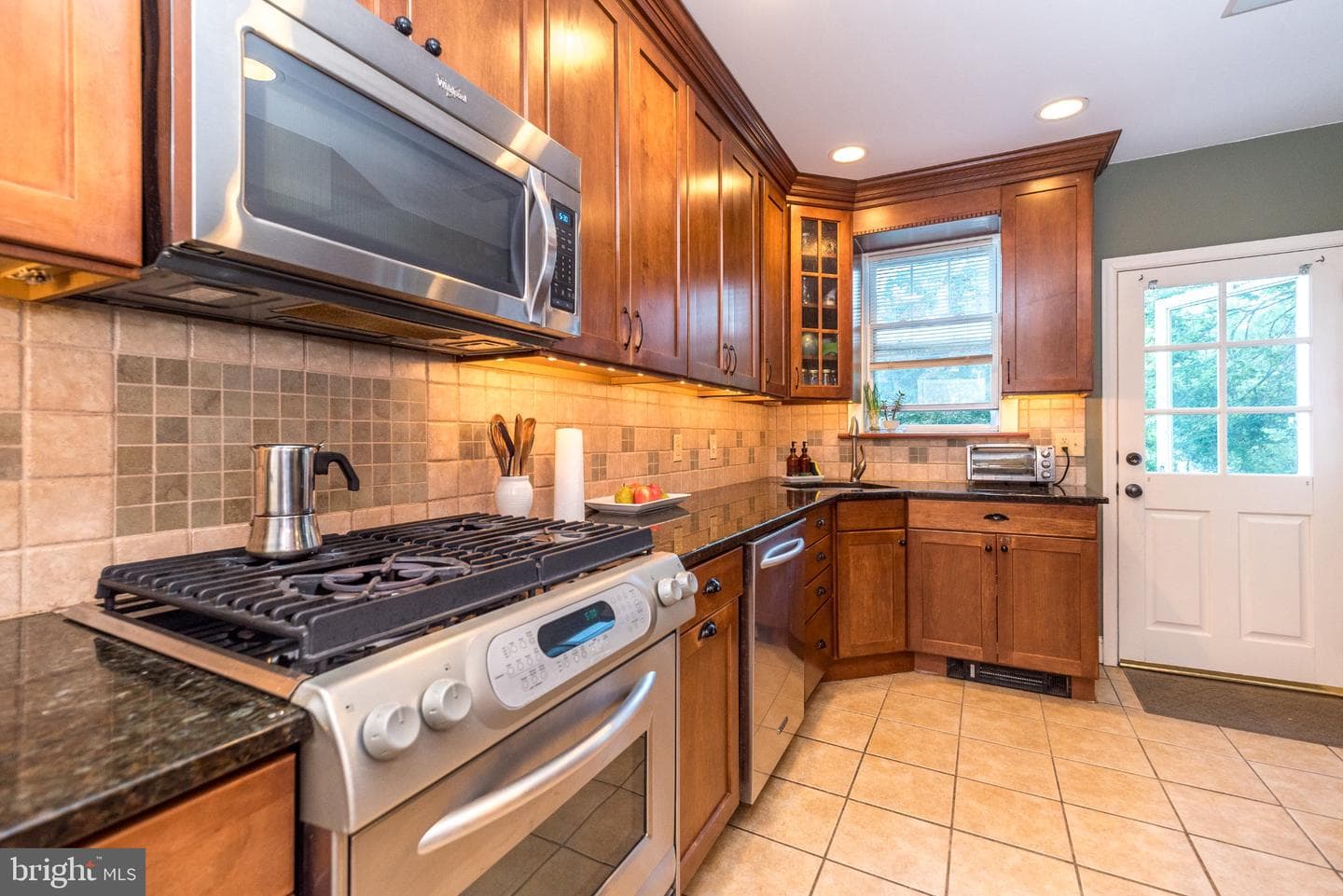 649 Hermitage Street photo 17