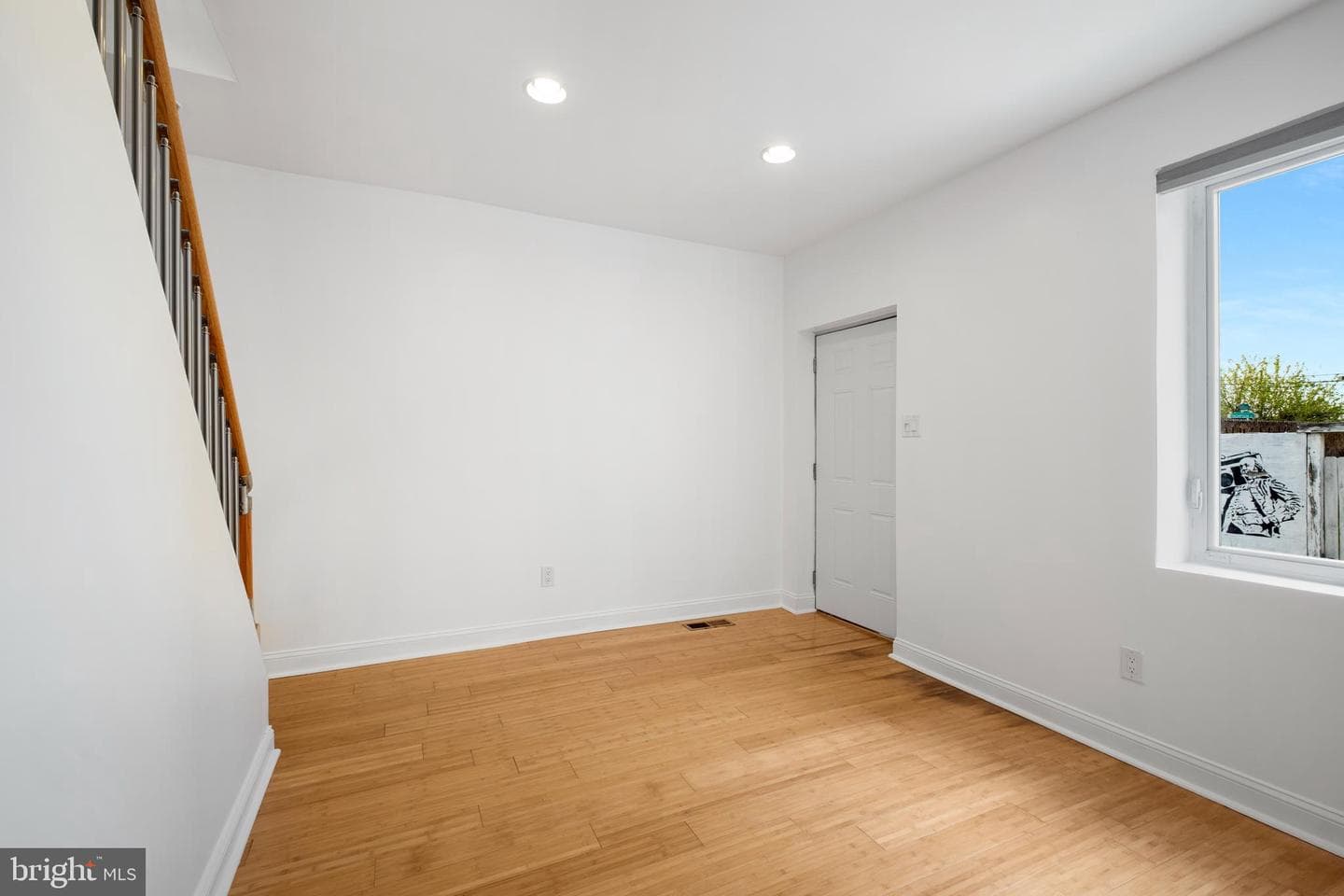 2539 Webb Street photo 6