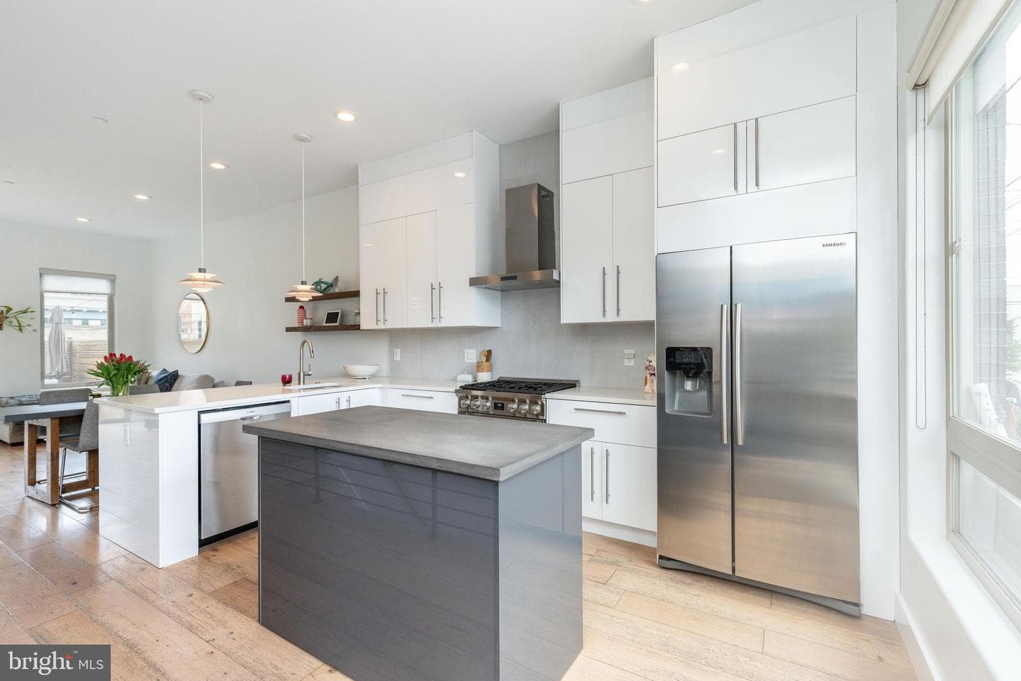 1511 N Howard Street photo 2