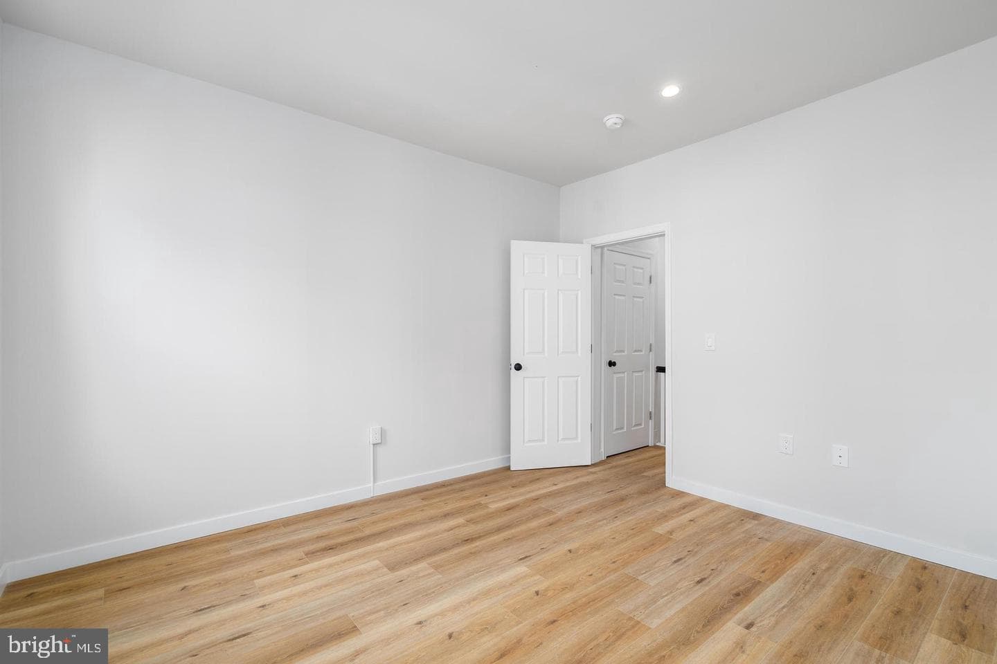 438 Dudley Street photo 13
