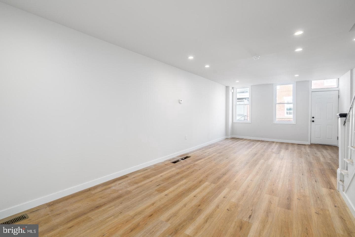 438 Dudley Street photo 4