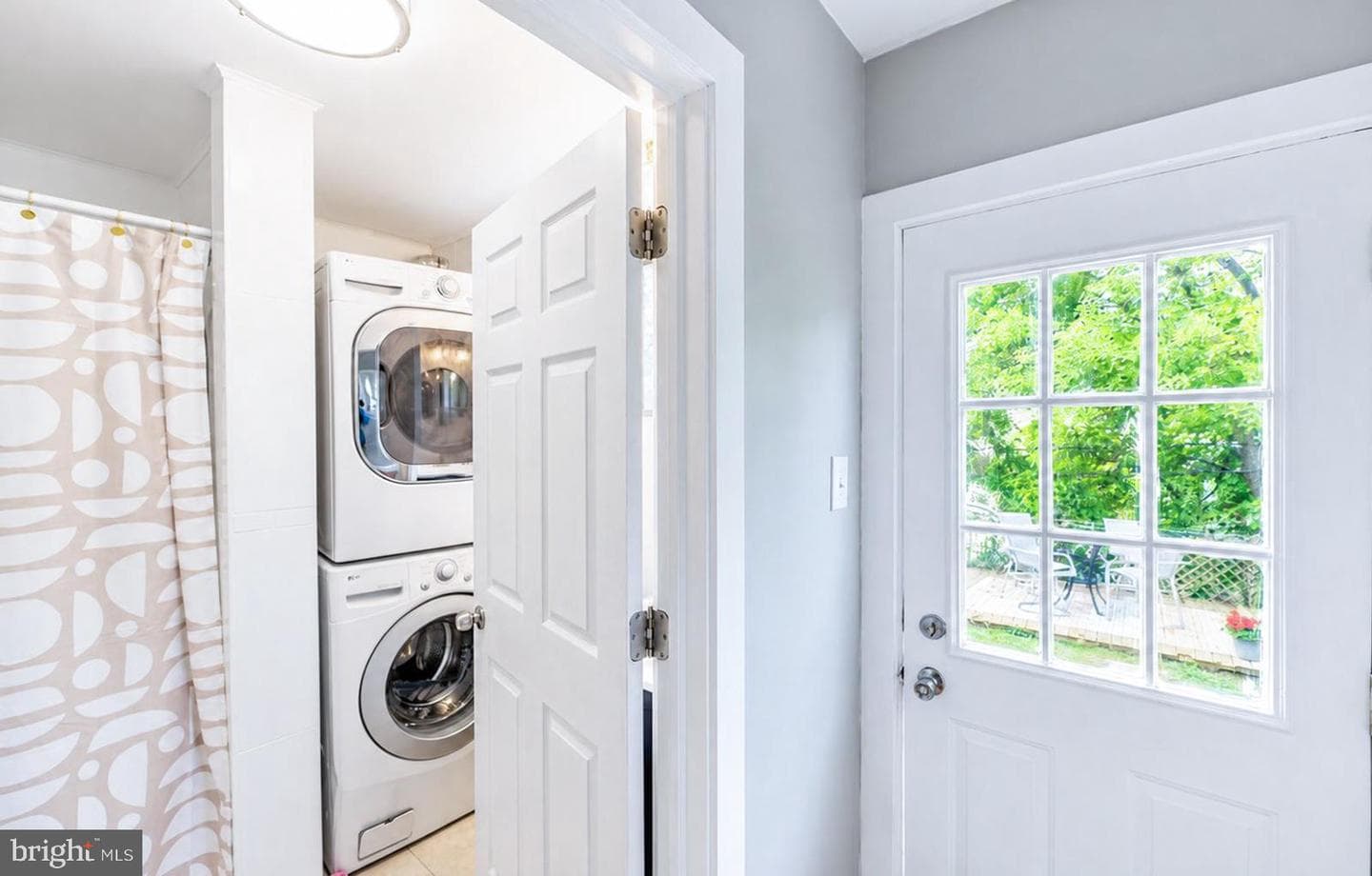 566 Martin Street photo 15