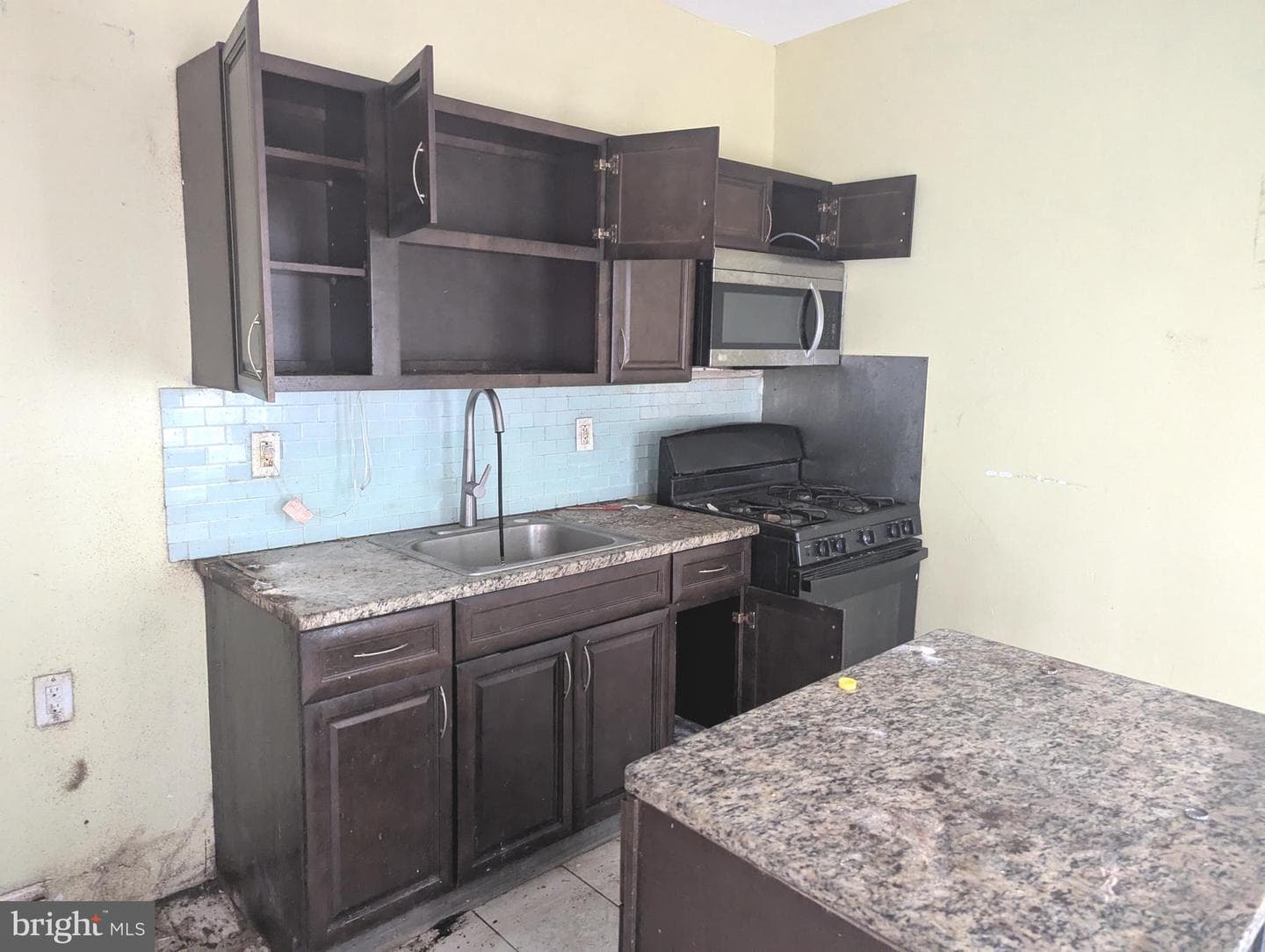 3838 Cambridge Street photo 9