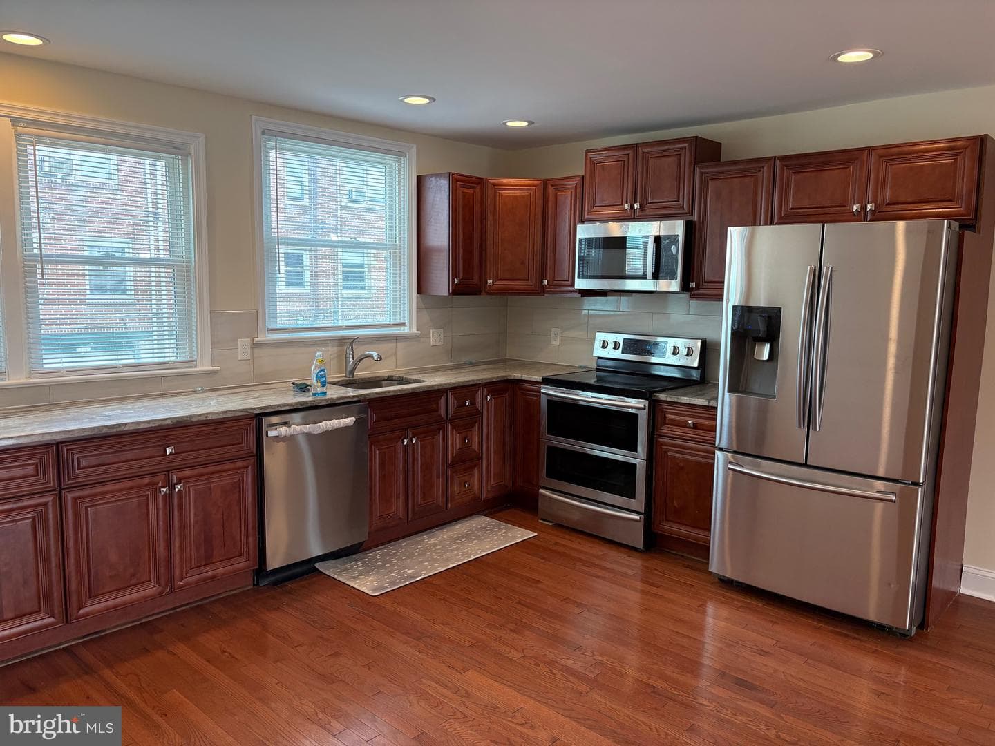 7151 Akron Street photo 4