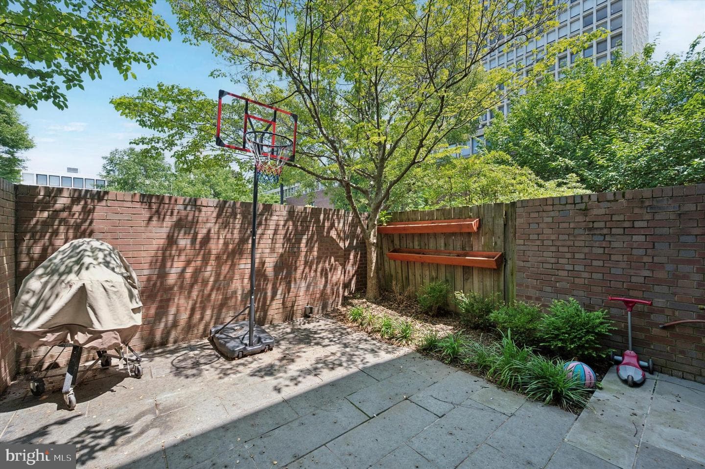 283 Locust Street photo 31