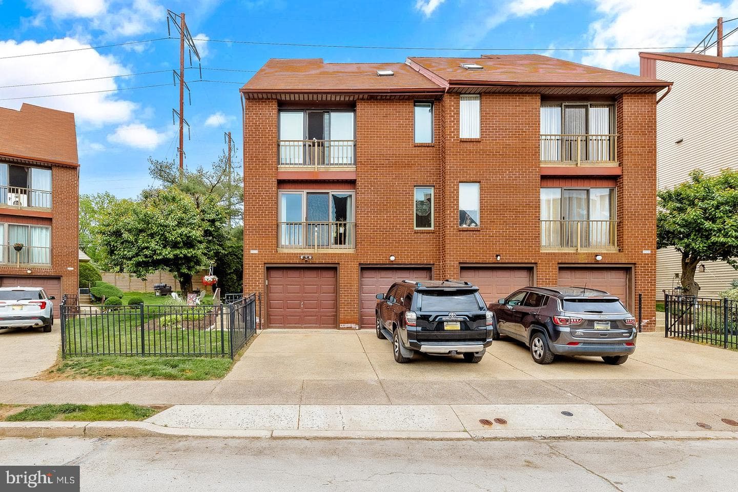9504 James Street #a photo 2