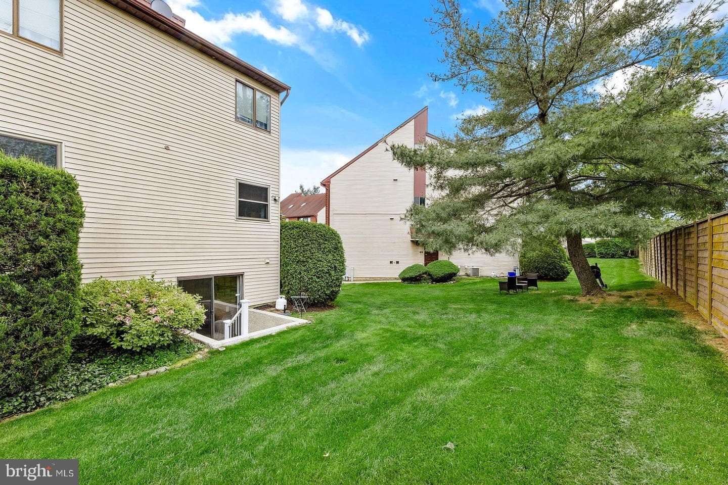 9504 James Street #a photo 34