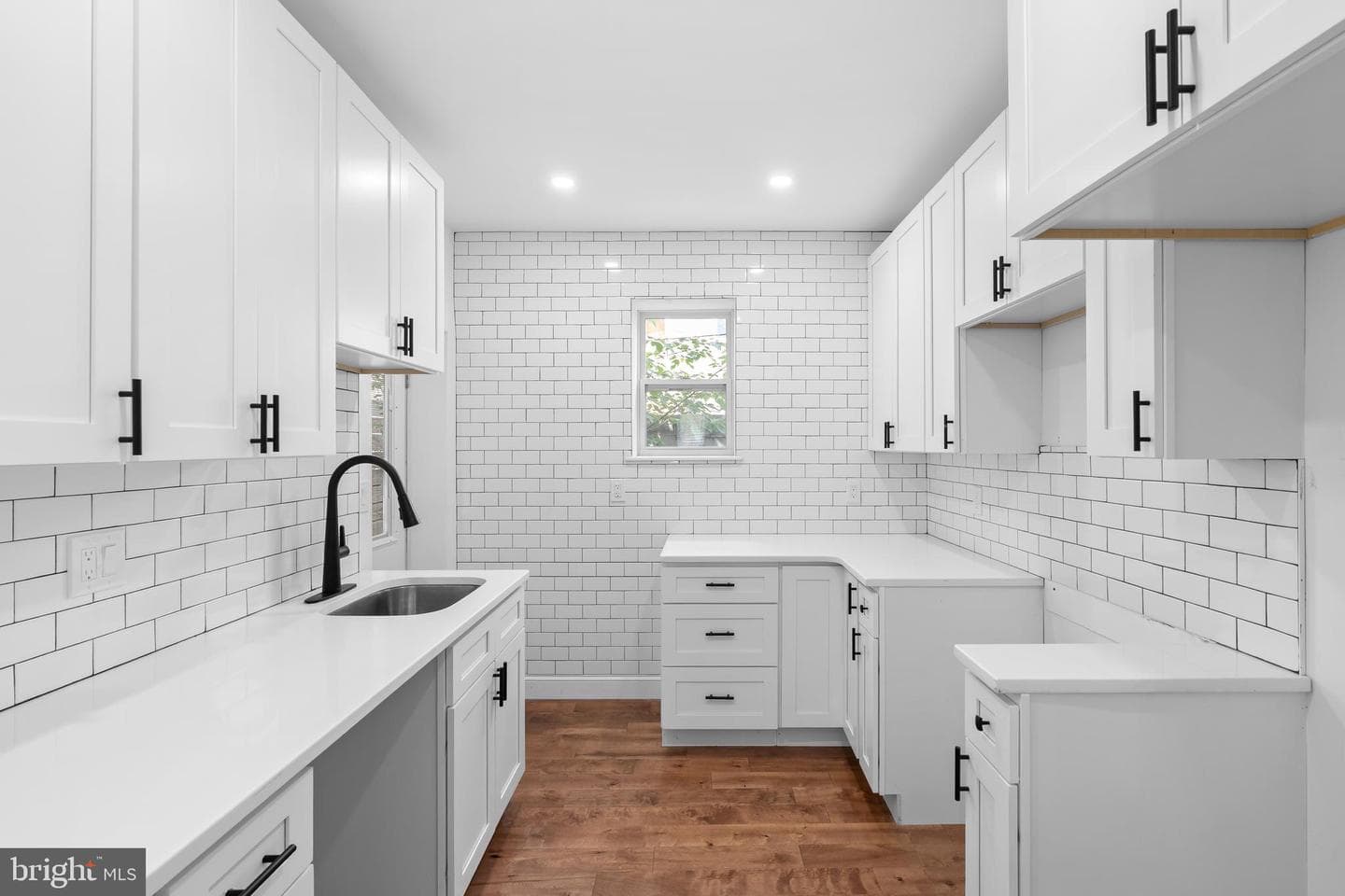 531 Hoffman Street photo 10