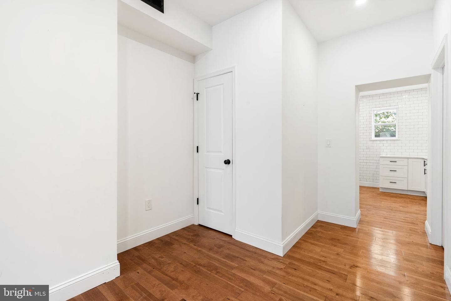 531 Hoffman Street photo 7