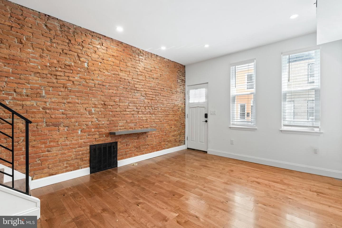 531 Hoffman Street photo 9
